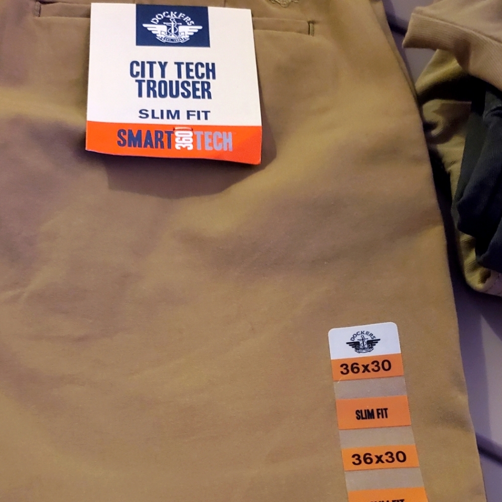 Brand new men's dockers dress pants